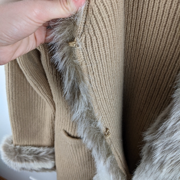 Urchin Vintage Ribbed Lambswool Faux Fur Cardigan - Picture 7 of 8
